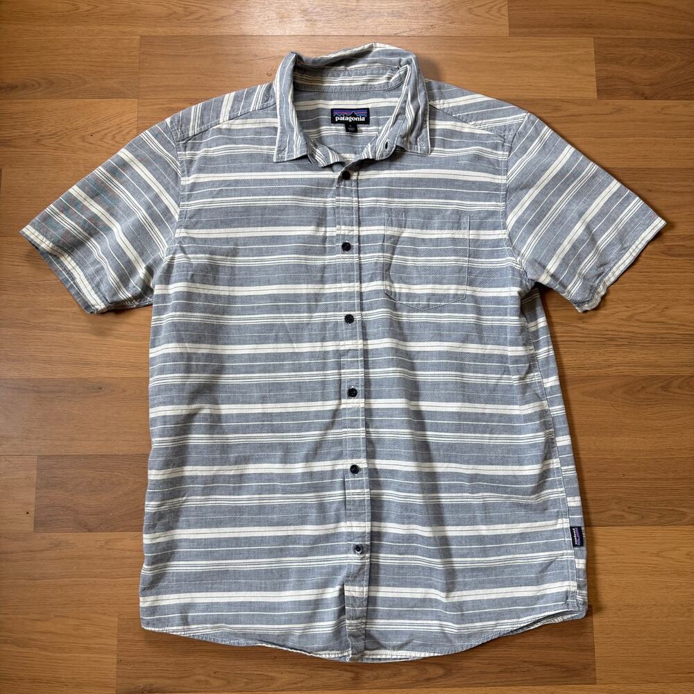 Men's Patagonia Sundown Blue White Button Up Bluffside Short Sleeve Shirt Sz L